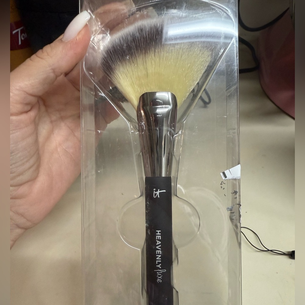 It cosmetics HEAVENLY LUXE SCULPT & DEFINE BLUSH BRUSH #25